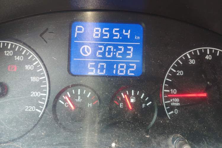 Used Chery Tiggo 3 2015 1.6L CVT ZhiShang Commemorative Edition Odometer Close Up