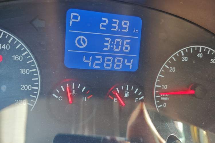 Used Chery Tiggo 3 2015 1.6L CVT ZhiShang Commemorative Edition Odometer Close Up