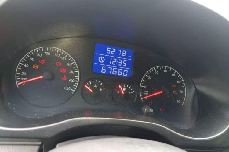 Used Chery Tiggo 3 2015 1.6L Manual Zhishang Commemorative Edition Odometer Close Up