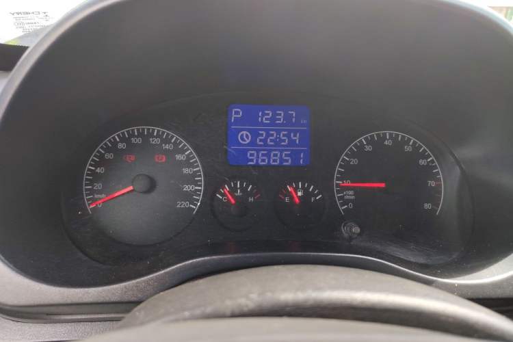 Used Chery Tiggo 3 2015 1.6L CVT ZhiShang Sport Edition Odometer Close Up