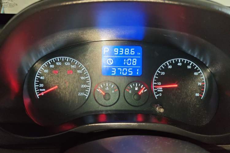 Used Chery Tiggo 3 2015 1.6L CVT ZhiShang Commemorative Edition Odometer Close Up