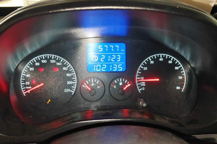 Used Chery Tiggo 3 2015 1.6L Manual Zhishang Commemorative Edition Odometer Close Up