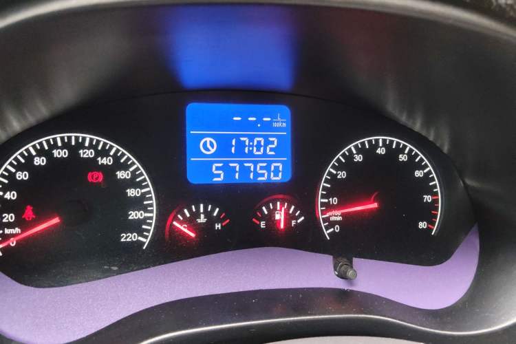 Used Chery Tiggo 3 2015 1.6L Manual Zhishang Commemorative Edition Odometer Close Up