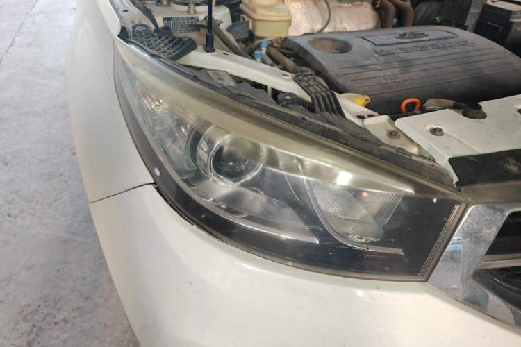Used Chery Tiggo 3 2015 1.6L CVT ZhiShang Sport Edition Right Front Headlight