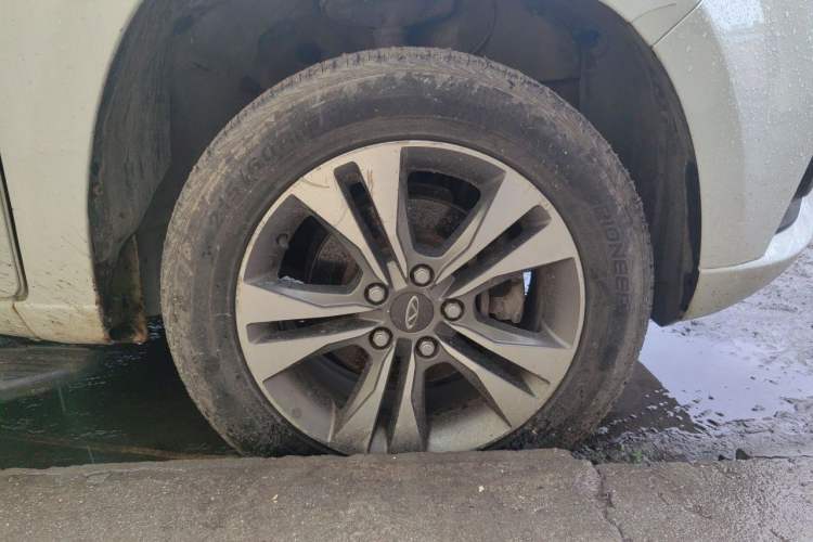 Used Chery Tiggo 3 2015 1.6L CVT ZhiShang Commemorative Edition Right Front Wheel Hub