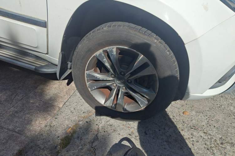 Used Chery Tiggo 3 2015 1.6L CVT ZhiShang Commemorative Edition Right Front Wheel Hub