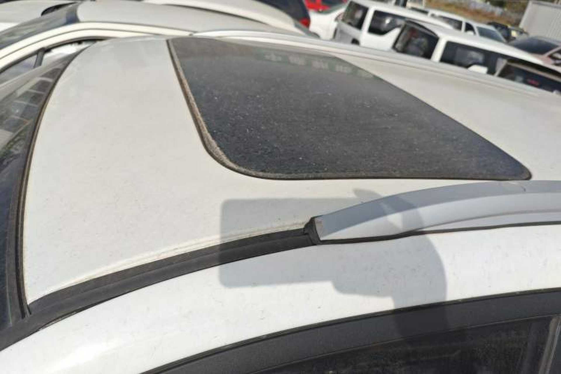 Used Chery Tiggo 3 2015 1.6L Manual Zhishang Commemorative Edition Roof