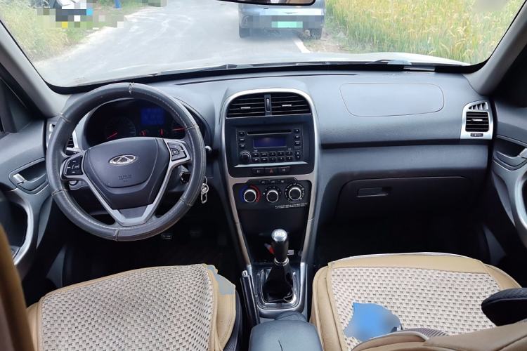 Used Chery Tiggo 3 2015 1.6L Manual Fashion Sport Edition Center Console