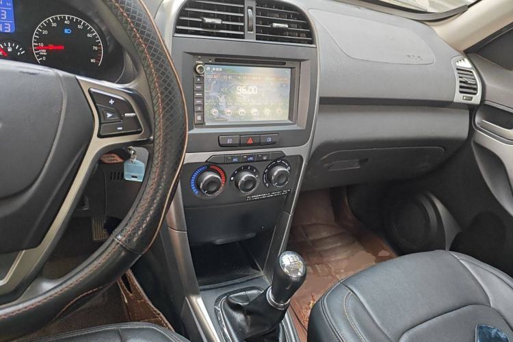 Used Chery Tiggo 3 2015 1.6L Manual Fashion Sport Edition Center Console
