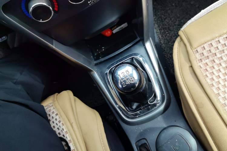 Used Chery Tiggo 3 2015 1.6L Manual Fashion Sport Edition Gear Lever