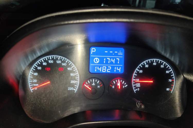 Used Chery Tiggo 3 2015 1.6L CVT ZhiShang Sport Edition Odometer Close Up