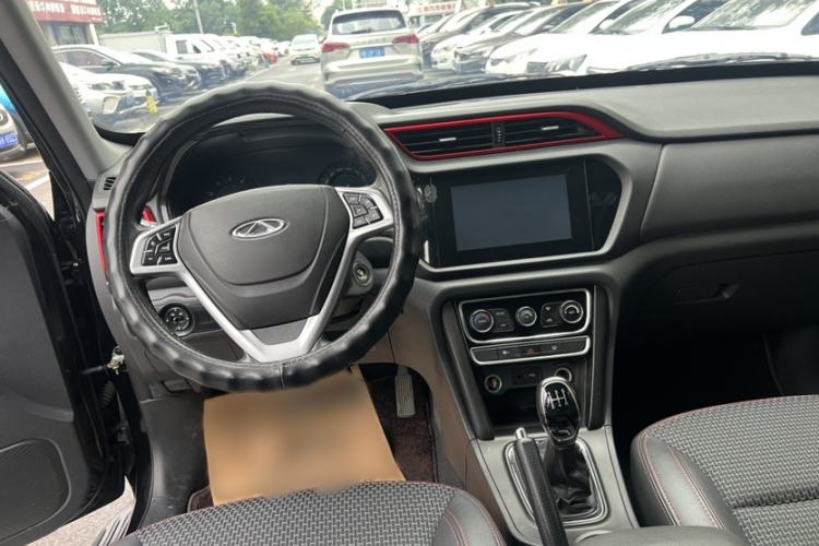 Used Chery Tiggo 3 2016 1.6L Manual ZhiShang Edition Interior 2