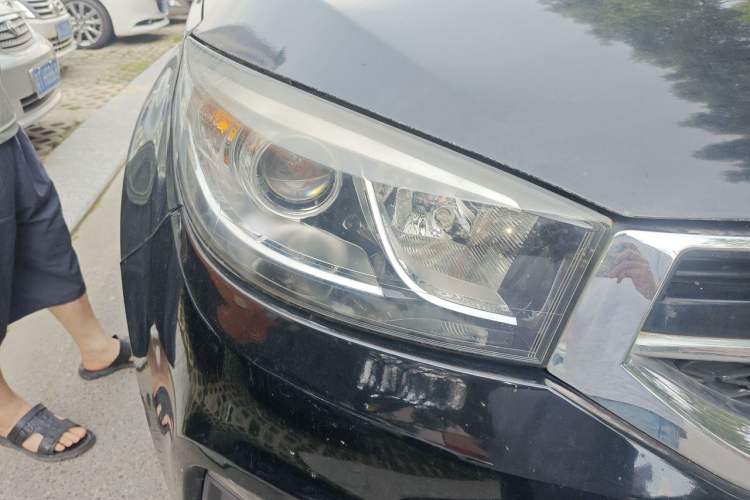 Used Chery Tiggo 3 2016 1.6L Manual ZhiShang Edition Right Front Headlight