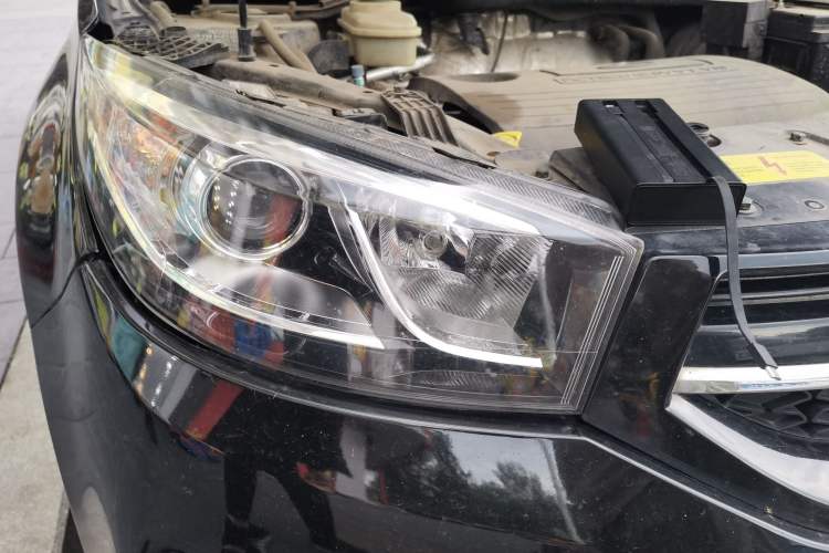 Used Chery Tiggo 3 2016 1.6L Manual ZhiShang Edition Right Front Headlight