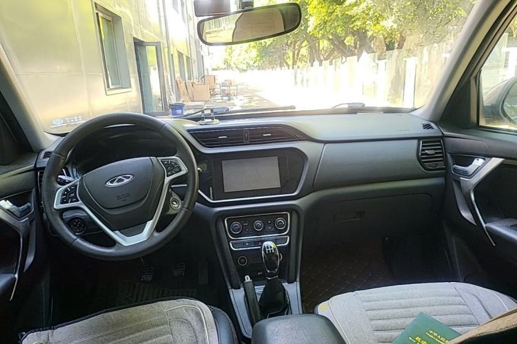 Used Chery Tiggo 3 2016 1.6L Manual ZhiShang Edition Center Console