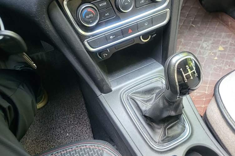 Used Chery Tiggo 3 2016 1.6L Manual ZhiShang Edition Gear Lever