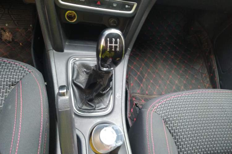 Used Chery Tiggo 3 2016 1.6L Manual Fashion Edition Gear Lever