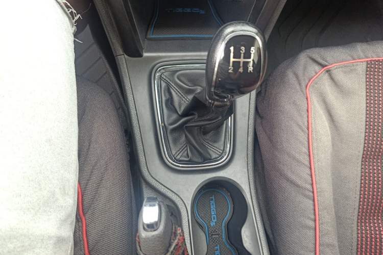 Used Chery Tiggo 3 2016 1.6L Manual Fashion Edition Gear Lever