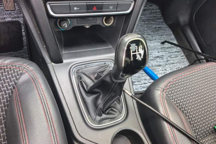 Used Chery Tiggo 3 2016 1.6L Manual ZhiShang Edition Gear Lever