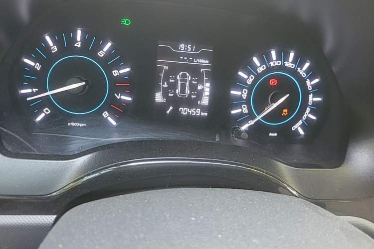 Used Chery Tiggo 3 2016 1.6L Manual ZhiShang Edition Odometer Close Up