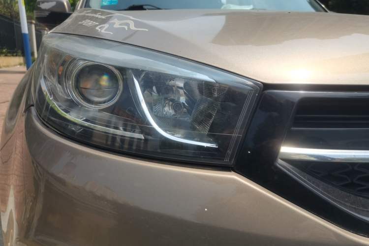 Used Chery Tiggo 3 2016 1.6L Manual ZhiShang Edition Right Front Headlight