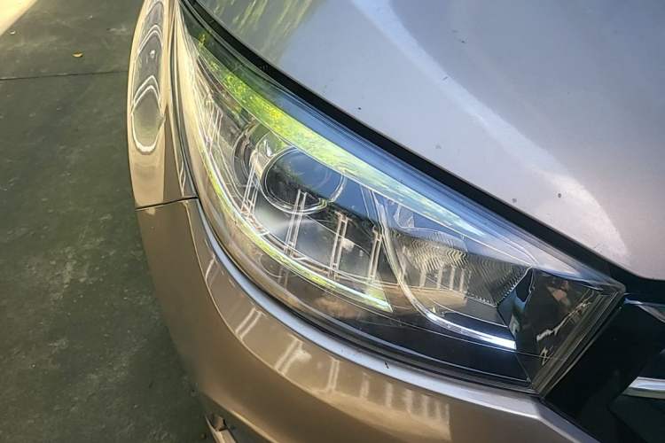 Used Chery Tiggo 3 2016 1.6L Manual ZhiShang Edition Right Front Headlight