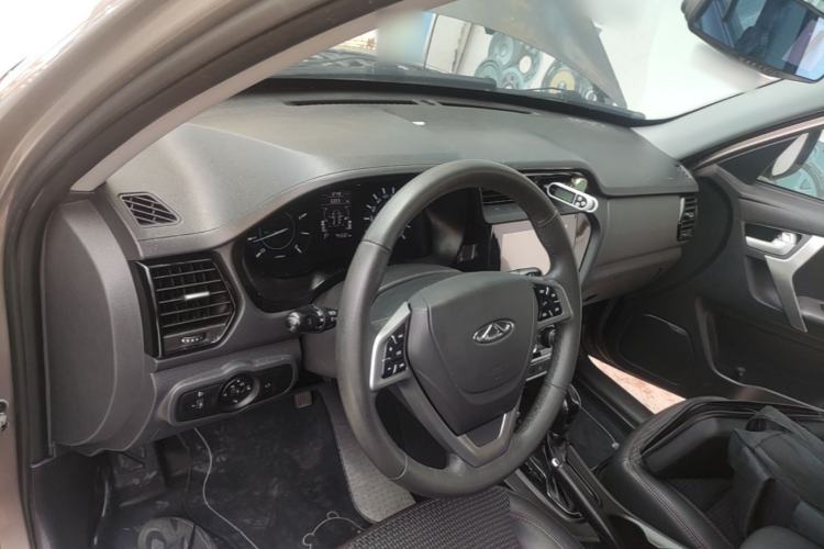 Used Chery Tiggo 3 2016 1.6L CVT ZhiShang Edition Center Console