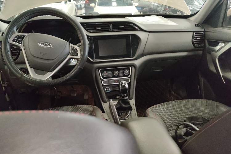 Used Chery Tiggo 3 2016 1.6L Manual ZhiShang Edition Center Console