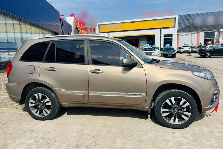 Used Chery Tiggo 3 2016 1.6L Manual ZhiShang Edition Exterior 2