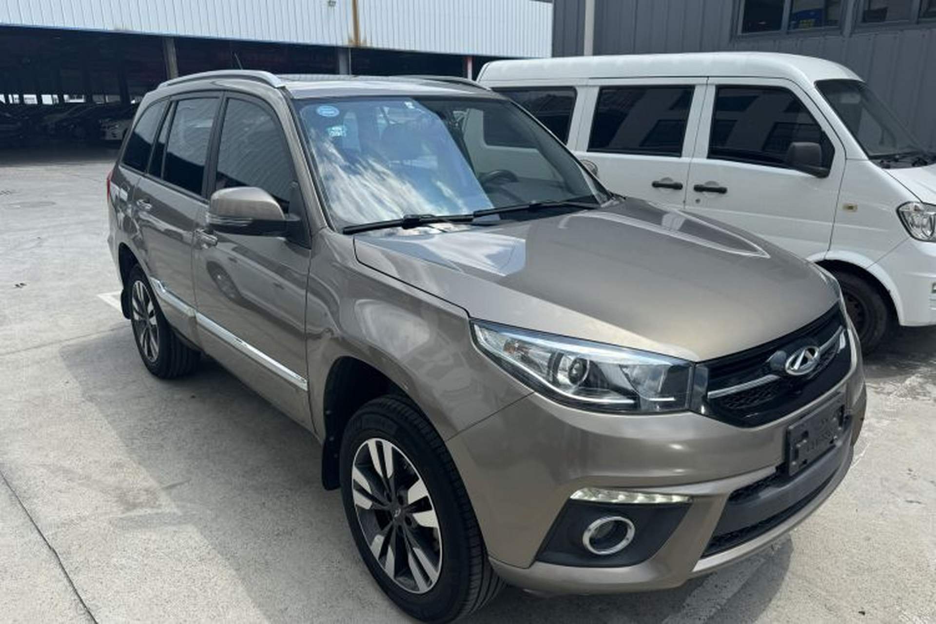 Used Chery Tiggo 3 2016 1.6L Manual ZhiShang Edition Front Right 45 Deg