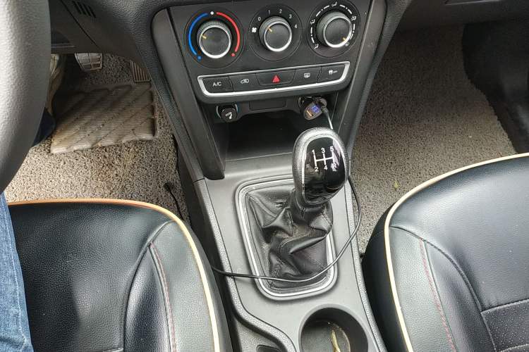 Used Chery Tiggo 3 2016 1.6L Manual Fashion Edition Gear Lever