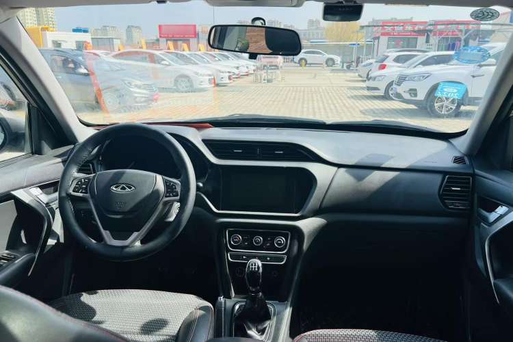 Used Chery Tiggo 3 2016 1.6L Manual ZhiShang Edition Interior 2