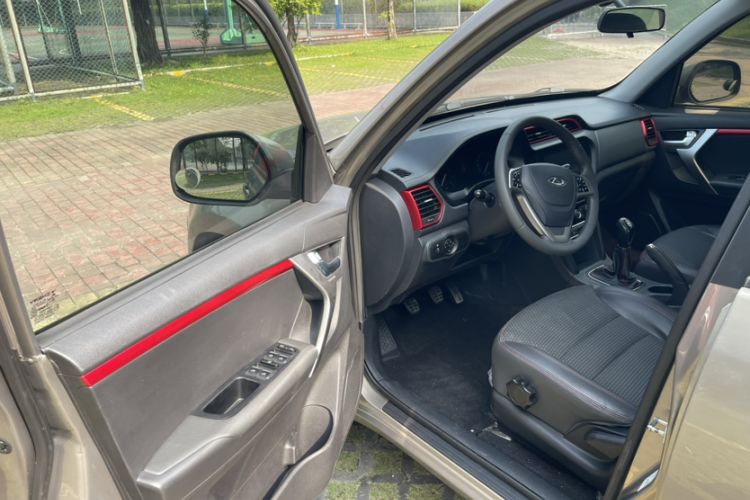 Used Chery Tiggo 3 2016 1.6L Manual ZhiShang Edition Interior 3