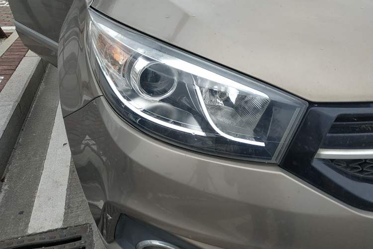 Used Chery Tiggo 3 2016 1.6L Manual Fashion Edition Right Front Headlight
