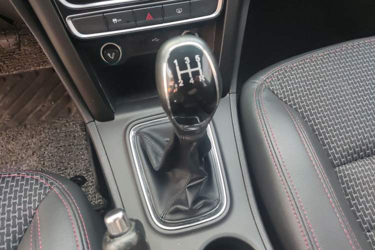 Used Chery Tiggo 3 2016 1.6L Manual ZhiShang Edition Gear Lever