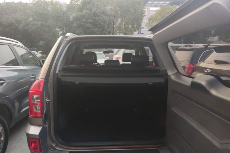 Used Chery Tiggo 3 2016 1.6L Manual ZhiShang Edition Trunk
