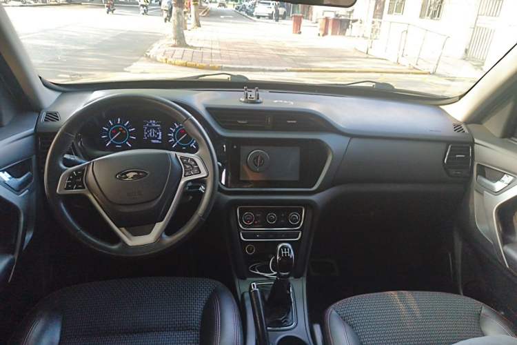 Used Chery Tiggo 3 2016 1.6L Manual ZhiShang Edition Center Console