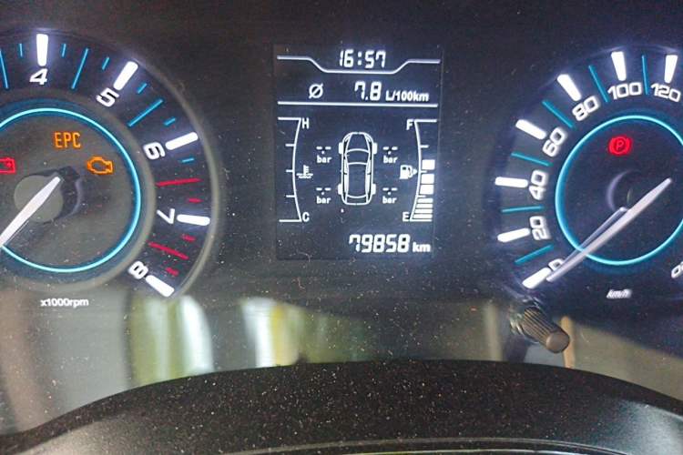 Used Chery Tiggo 3 2016 1.6L Manual ZhiShang Edition Odometer Close Up