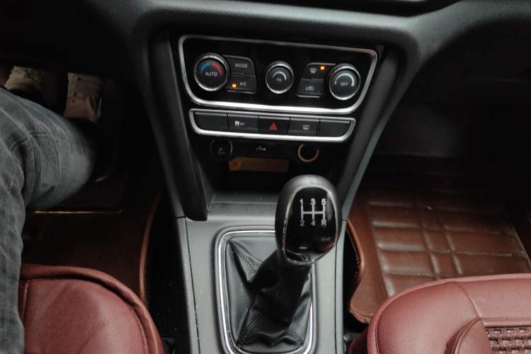 Used Chery Tiggo 3 2016 1.6L Manual ZhiShang Edition Gear Lever