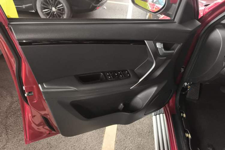 Used Chery Tiggo 3 2016 1.6L CVT ZhiShang Edition Interior 7