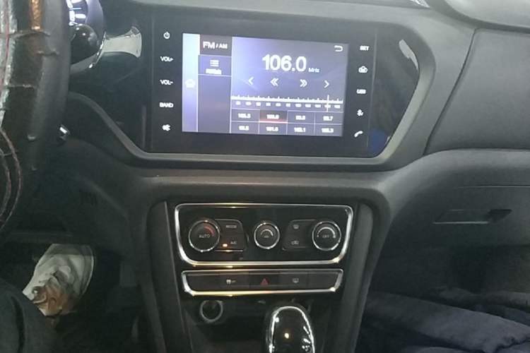Used Chery Tiggo 3 2016 1.6L CVT ZhiShang Edition Audio And AC Panel