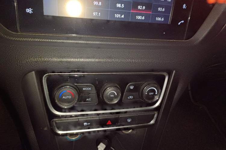 Used Chery Tiggo 3 2016 1.6L Manual ZhiShang Edition Audio And AC Panel