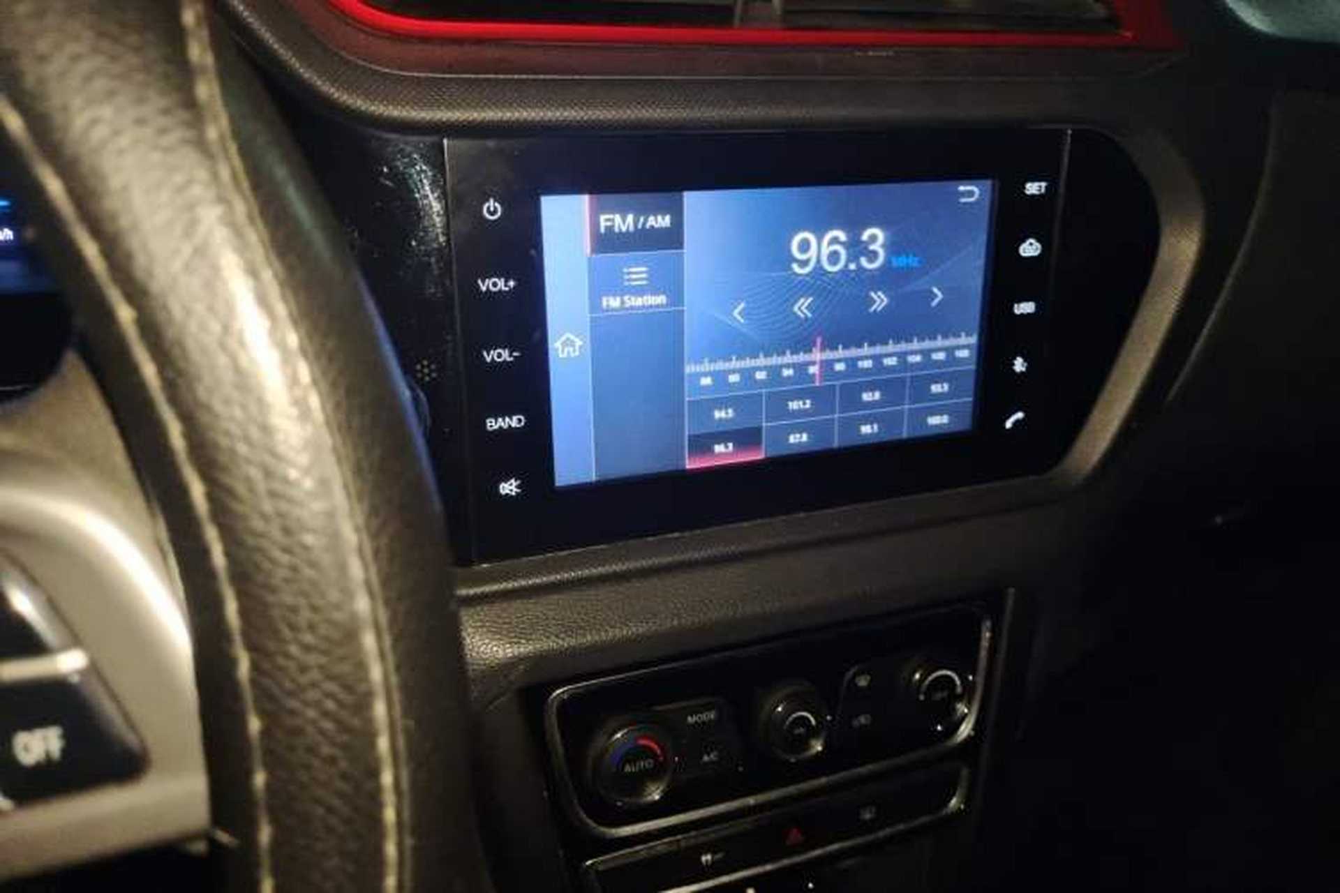 Used Chery Tiggo 3 2016 1.6L CVT ZhiShang Edition Audio And AC Panel
