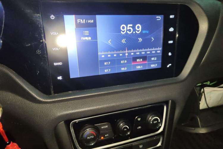 Used Chery Tiggo 3 2016 1.6L CVT ZhiShang Edition Audio And AC Panel