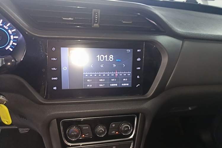 Used Chery Tiggo 3 2016 1.6L Manual ZhiShang Edition Audio And AC Panel
