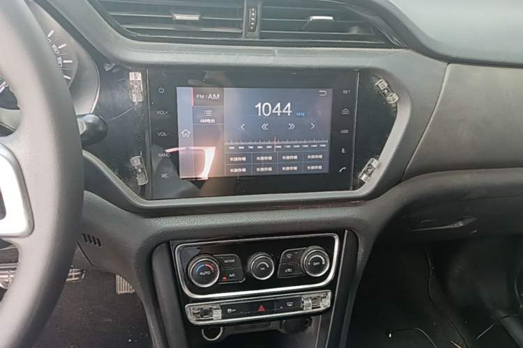 Used Chery Tiggo 3 2016 1.6L Manual ZhiShang Edition Audio And AC Panel