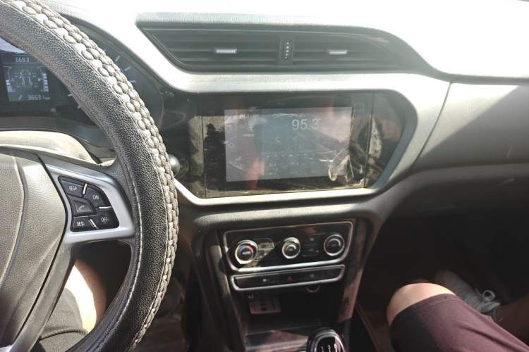 Used Chery Tiggo 3 2016 1.6L Manual ZhiShang Edition Audio And AC Panel