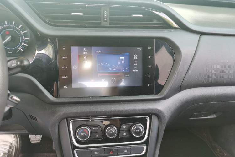 Used Chery Tiggo 3 2016 1.6L Manual ZhiShang Edition Audio And AC Panel