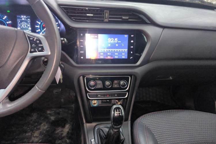 Used Chery Tiggo 3 2016 1.6L Manual ZhiShang Edition Audio And AC Panel