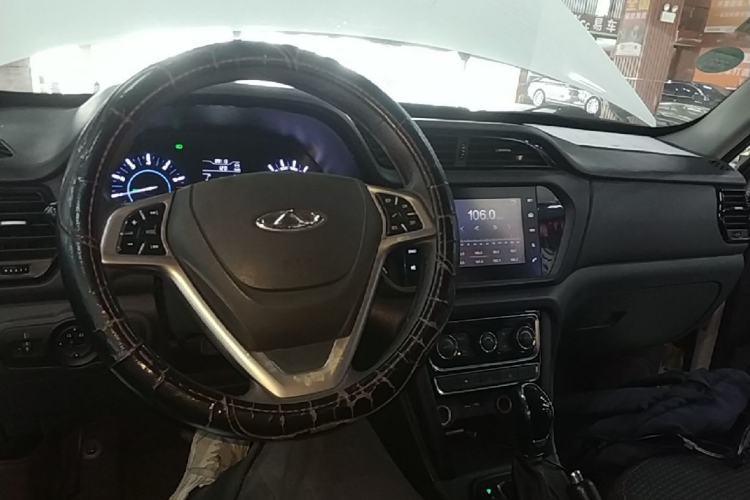 Used Chery Tiggo 3 2016 1.6L CVT ZhiShang Edition Center Console